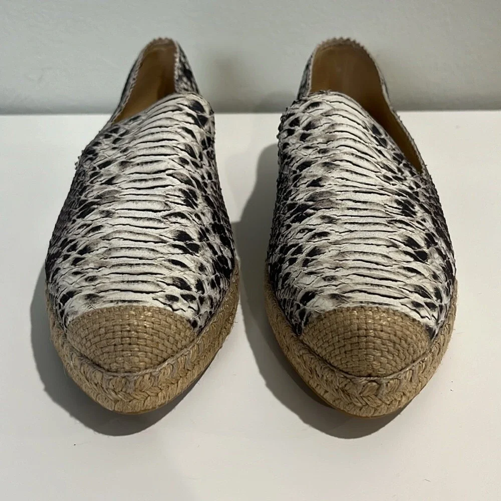 Stuart Weitzman Espadrille Loafers Womens 8 Grey Snakeskin Embossed Pointed Toe
